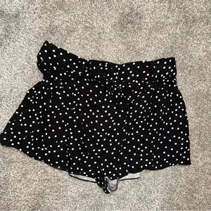 Aritzia -  Talula Shorts